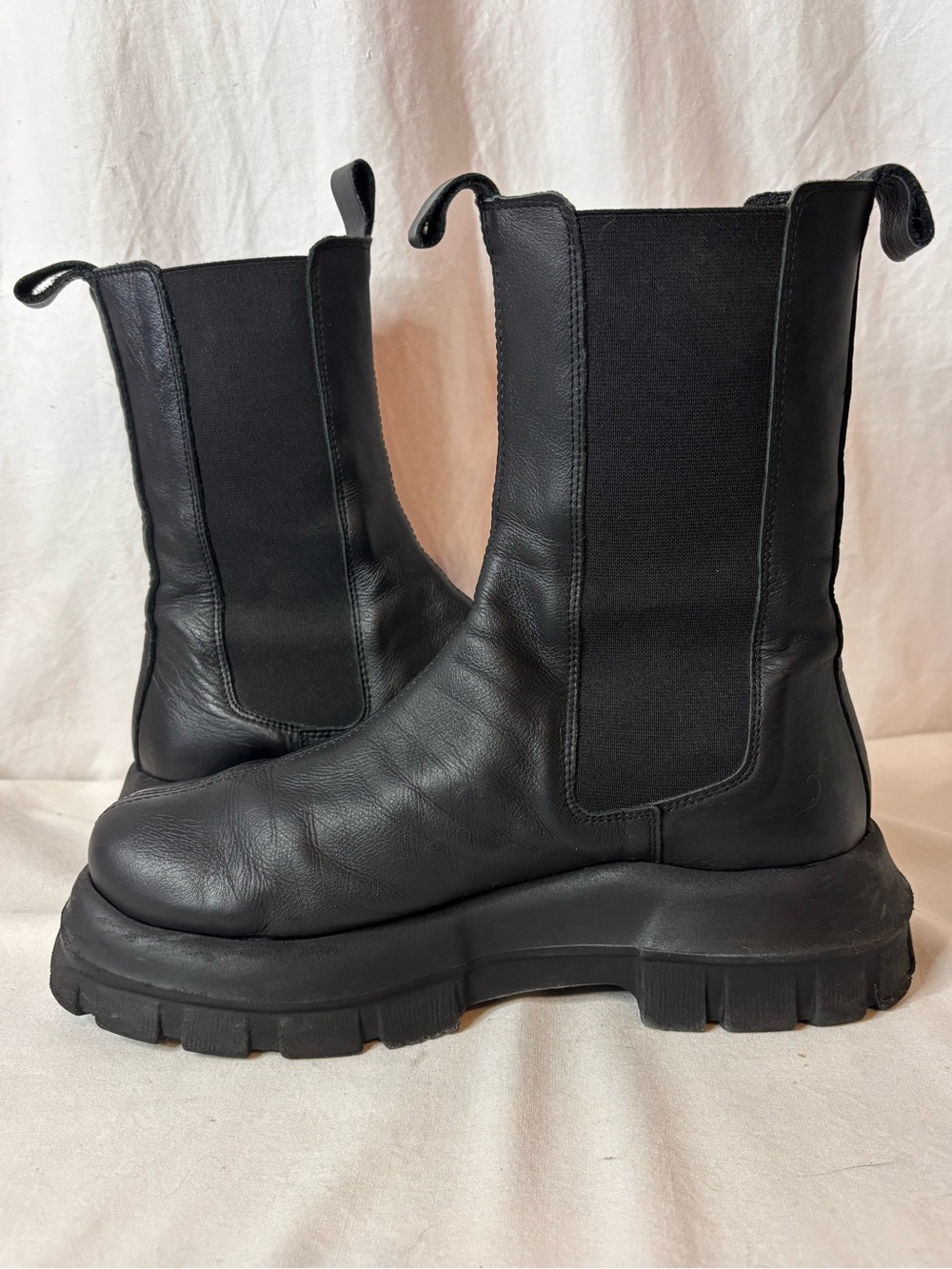 ASOS DESIGN Aqum premium leather chunky chelsea Pull-On Black Boots Size 40 US 9